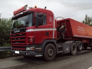 Grindolitas, SCANIA R144 LA vilkikas su savivarte puspriekabe, 30m3, nuoma
